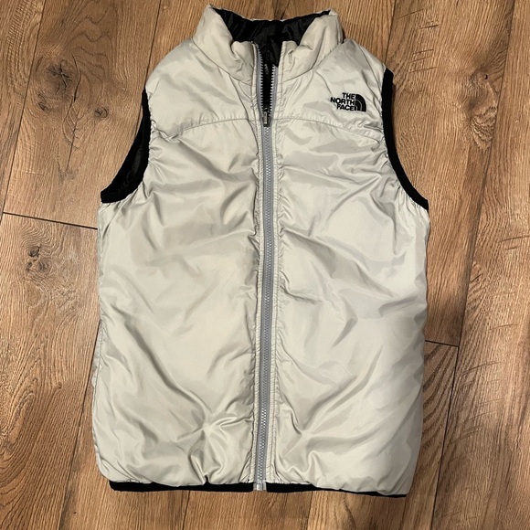 The North Face Black Puffer Vest - Picture 3 of 3